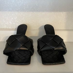Bottega Veneta Lido Sandals Black size 38